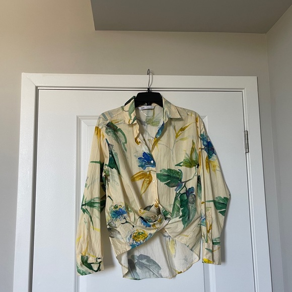 Zara Floral Button Down Shirt Size M - Picture 3 of 3